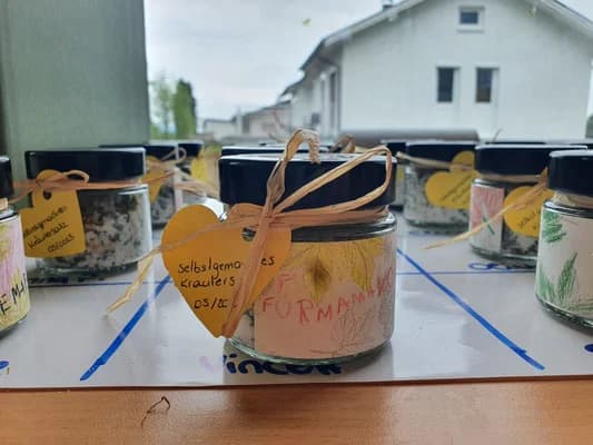 Urkräuter entdecken mit den Kindern des Kindergartens Moderach Galeriebild 11